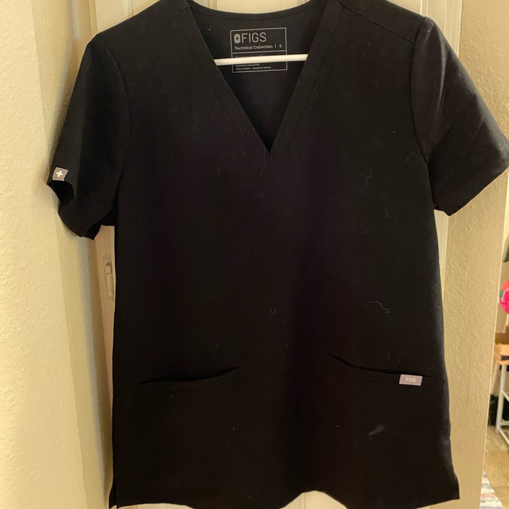 Black figs scrub top